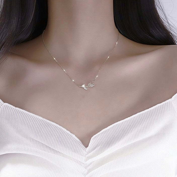 Sigurtà Glowing Tulip Pendant - Effortless Elegance Clavicle Chain⁠